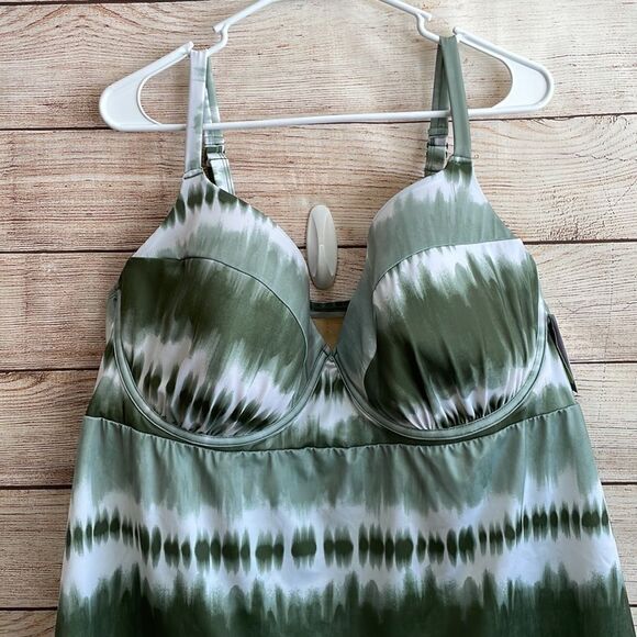 NEW WITH TAGS SWIM BY CACIQUE TAKINI TOP‎ IN GREEN - Picture 2 of 7